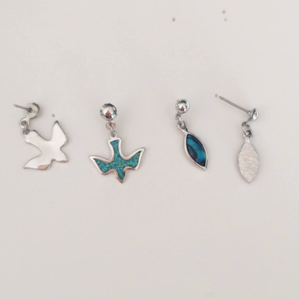 2 pairs of small silver and blue dangle earrings - Picture 6 of 6